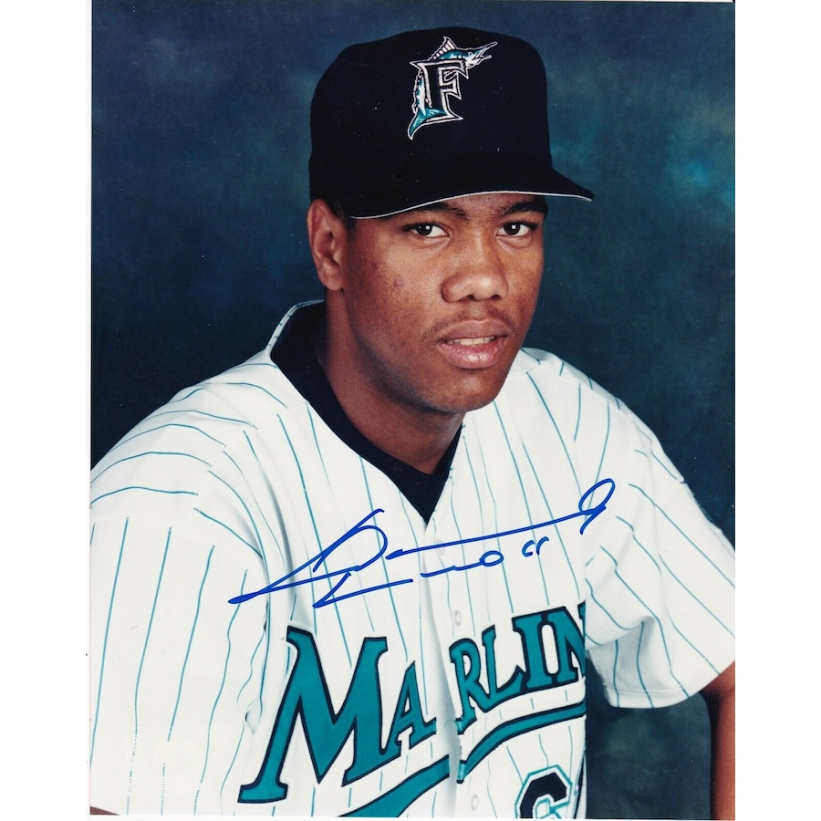 autographed-livan-hernandez-picture-8x10_ss2_p-11179675+u-18ooq4oc96w7hoqvxn1u+v-ee64af04a8114f89a12a91b6cf9e7db3.jpg